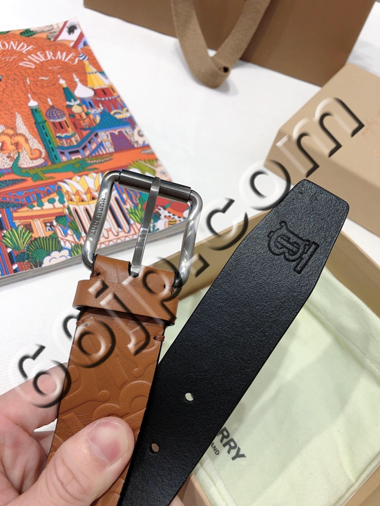 バーバリーベルト素材ディテール